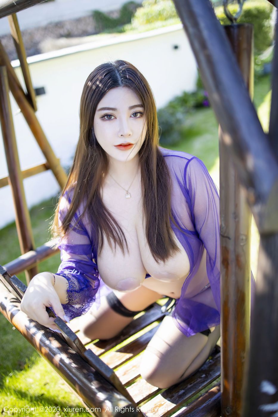 美女模特软软酱Roro紫色情趣制服诱惑丰满系列写真