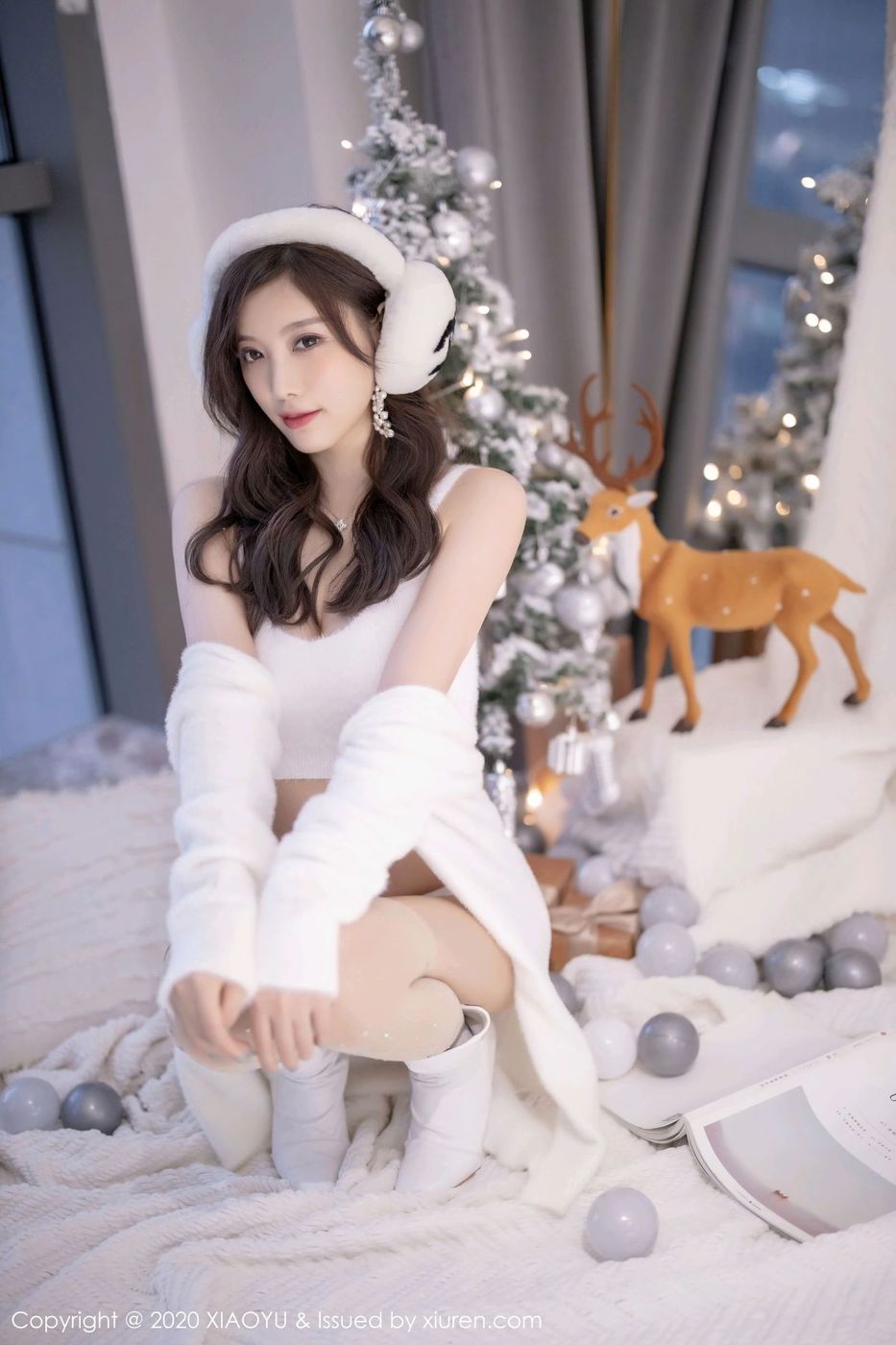性感女神杨晨晨sugar白色服饰丝袜美腿圣诞主题写真
