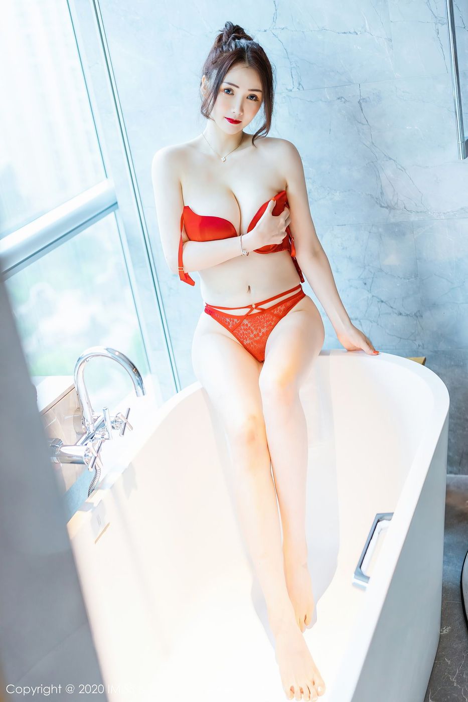 美女模特Evon陈赞之丰满身材熟女气息人间胸器套图
