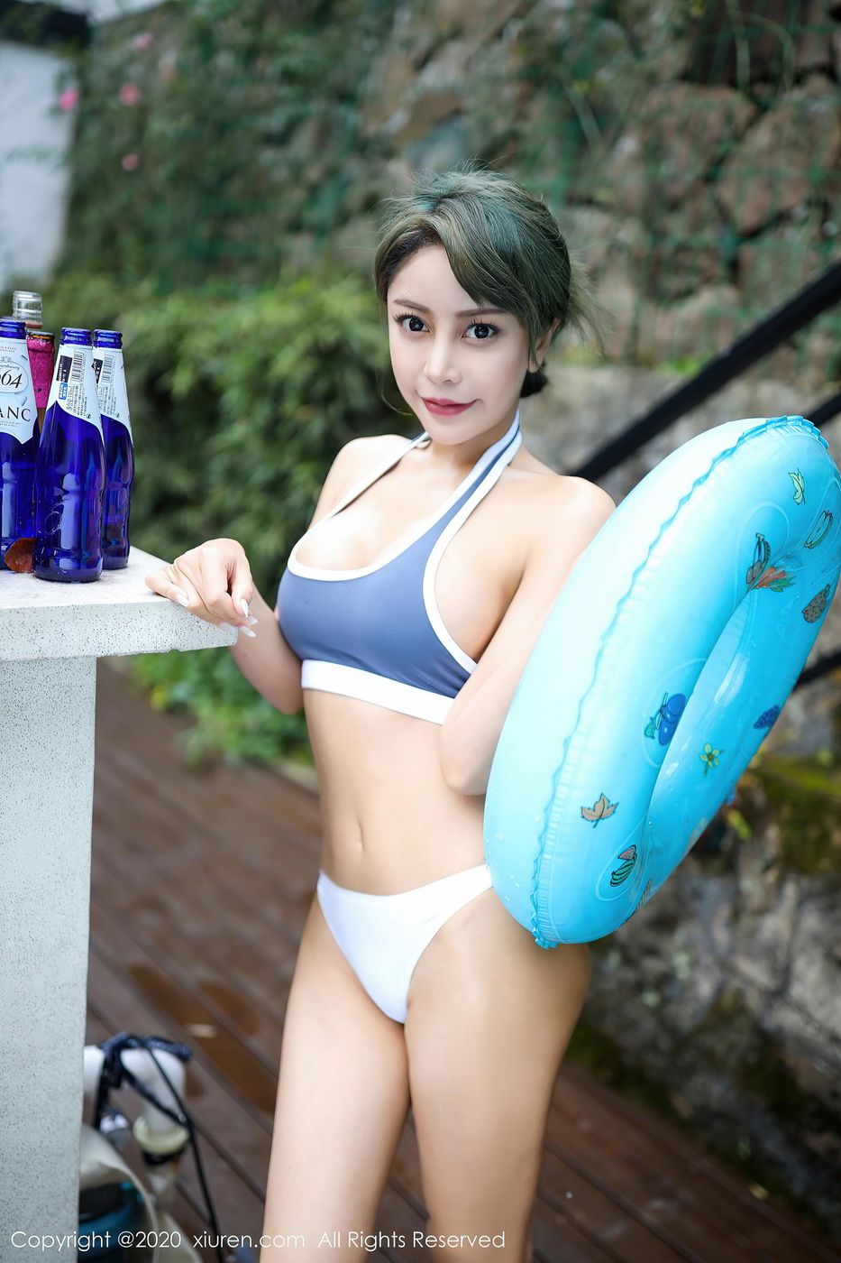 新人模特monika九月五官精致泳池运动内衣系列写真