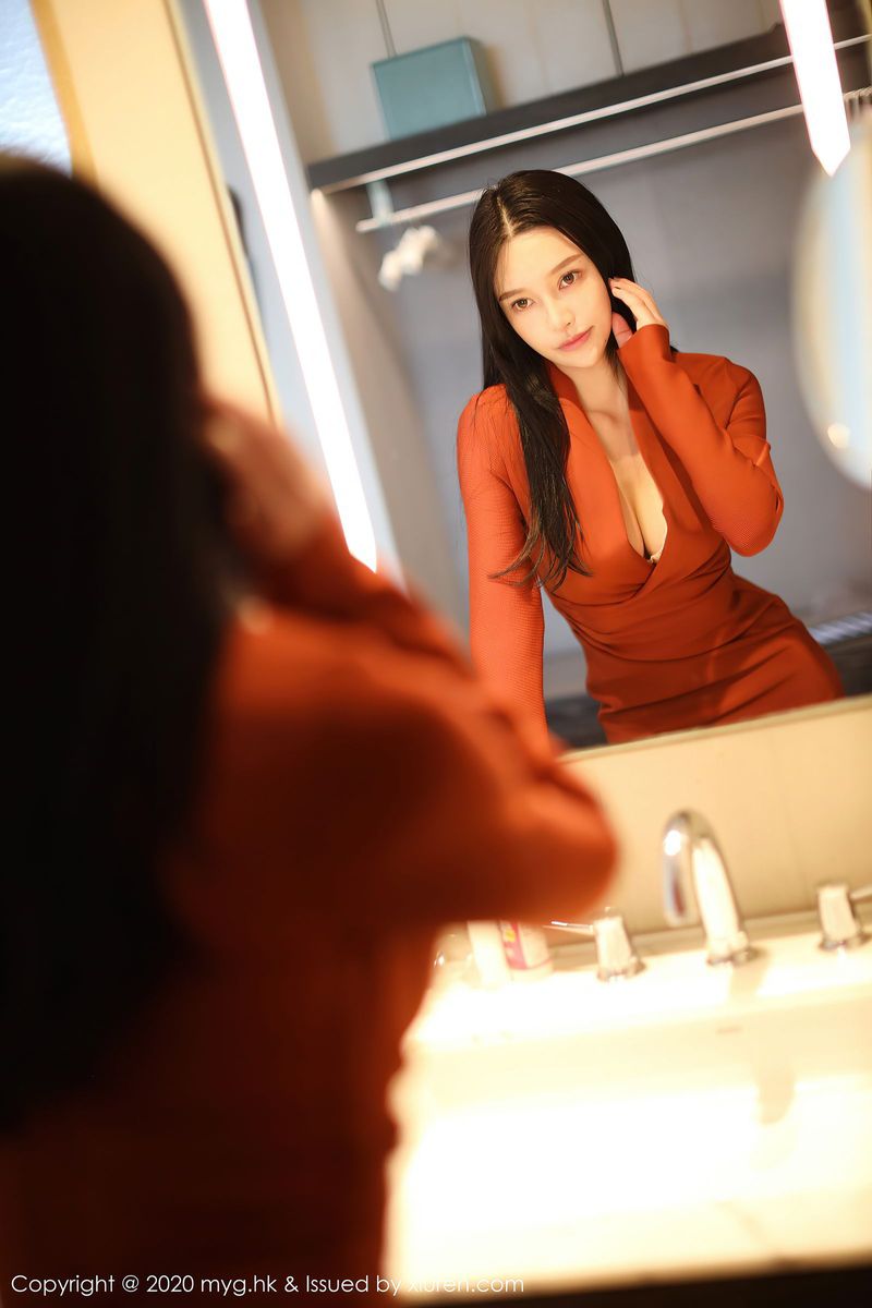 性感女神唐琪儿猩红大衣+蕾丝吊袜内衣浴室系列写真