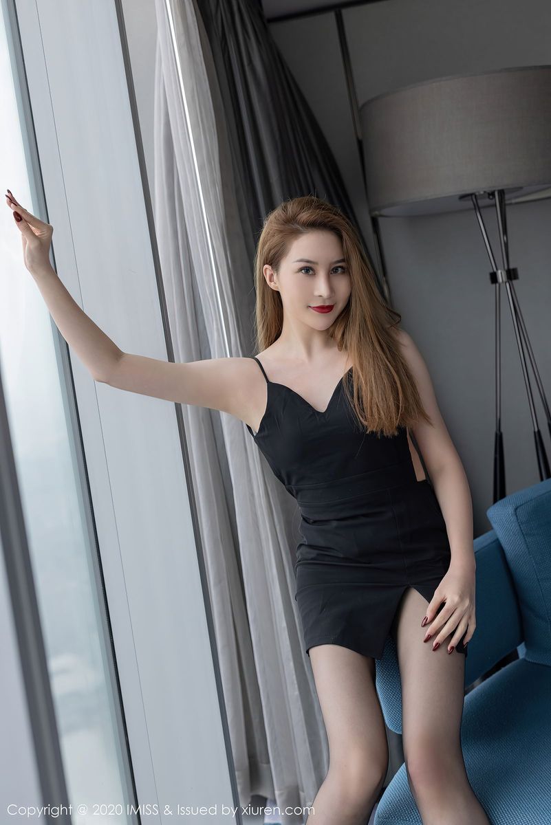 丽质模特江欢欢fon黑色吊裙与黑丝美腿魅惑系列写真