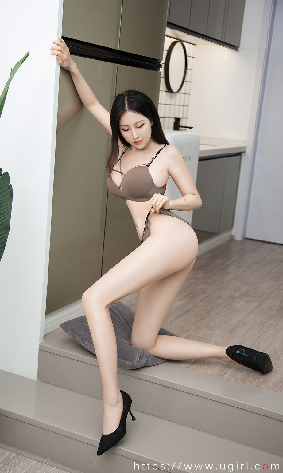 美女模特月音瞳修长美腿+内衣诱惑系列私房性感写真