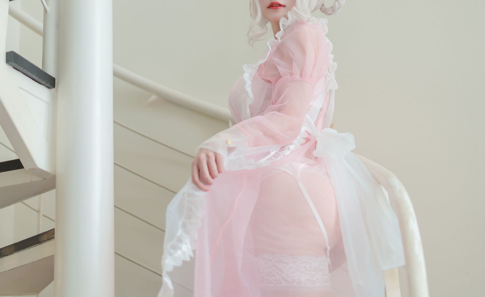 网红COSER小仓千代w白丝美腿+透明粉色女仆装扮写真