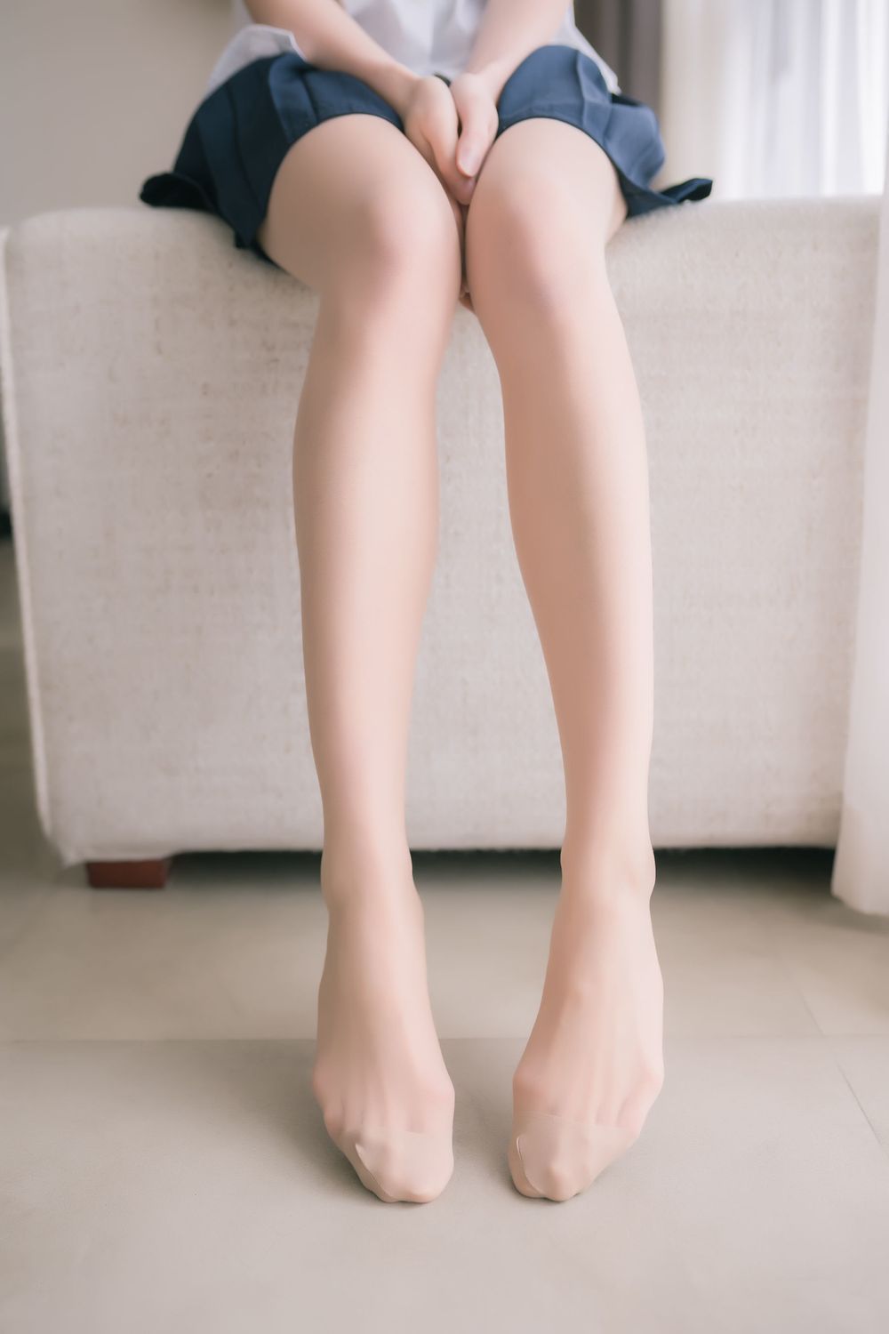 网络美女Kitaro绮太郎丝袜美腿JK制服腿控福利私房性感写真