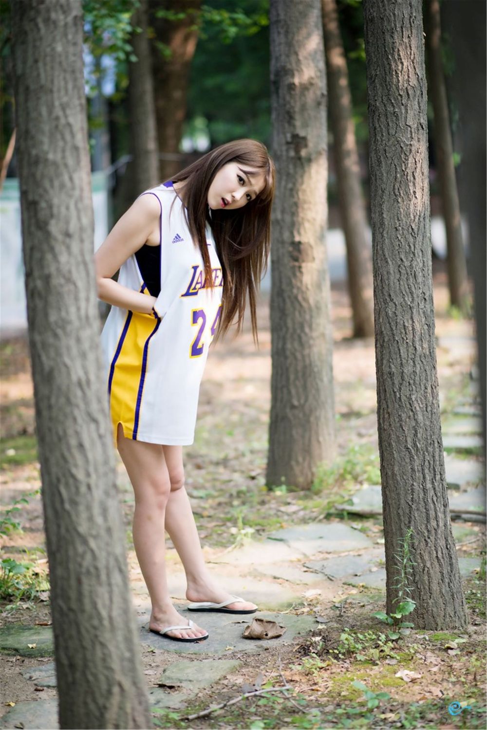 韩国网络李恩慧白与黑篮球宝贝装扮户外清纯写真