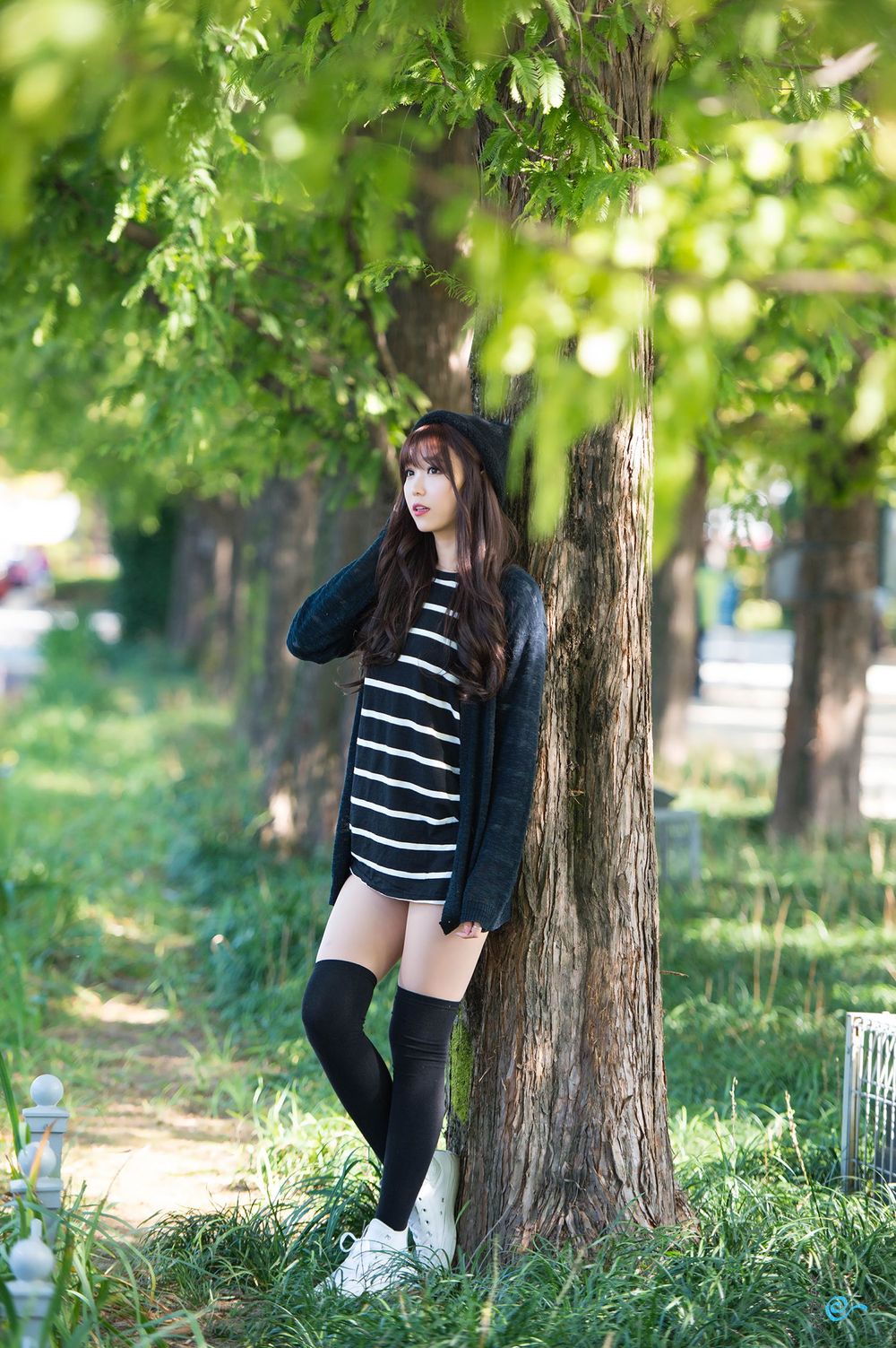 韩国知名美女李恩慧可爱长筒袜微卷长发系列清新外拍