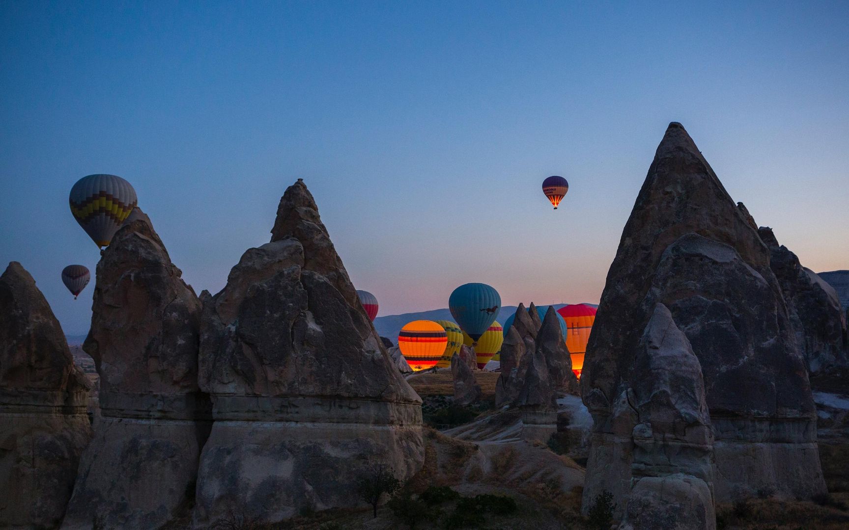 土耳其卡帕多奇亚浪漫热气球风光唯美桌面壁纸