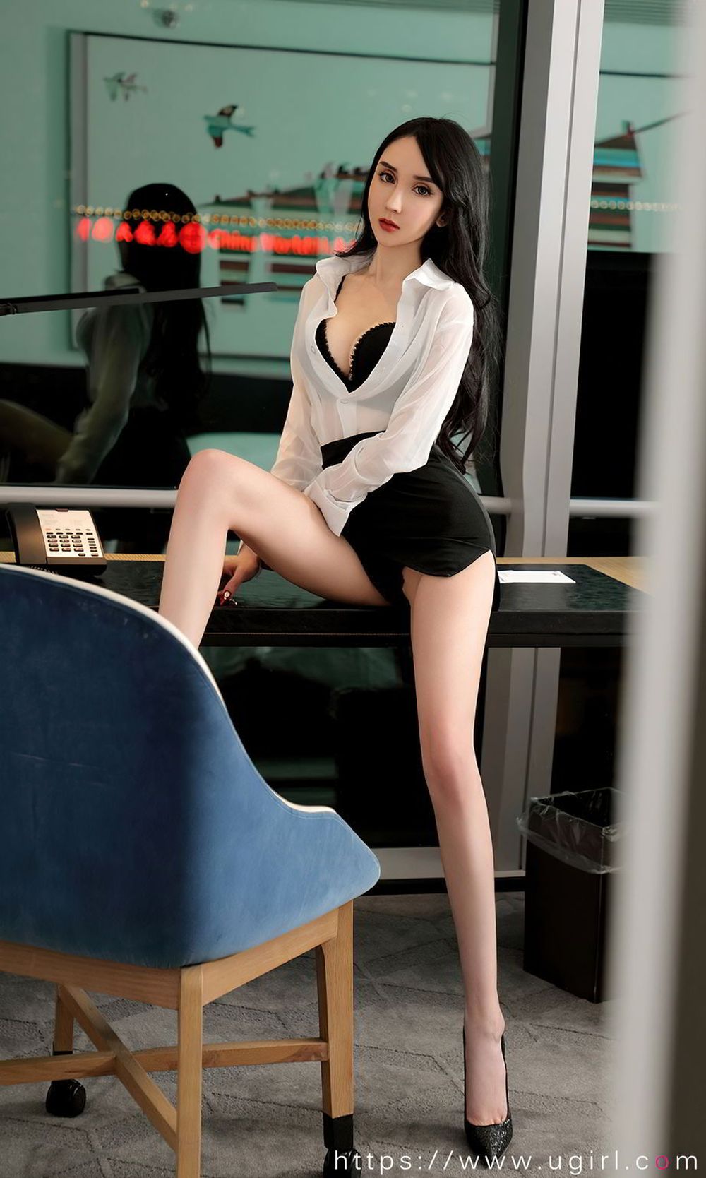 美女模特阿依努尔瓦娅半透白衬衫腿精主题性感写真