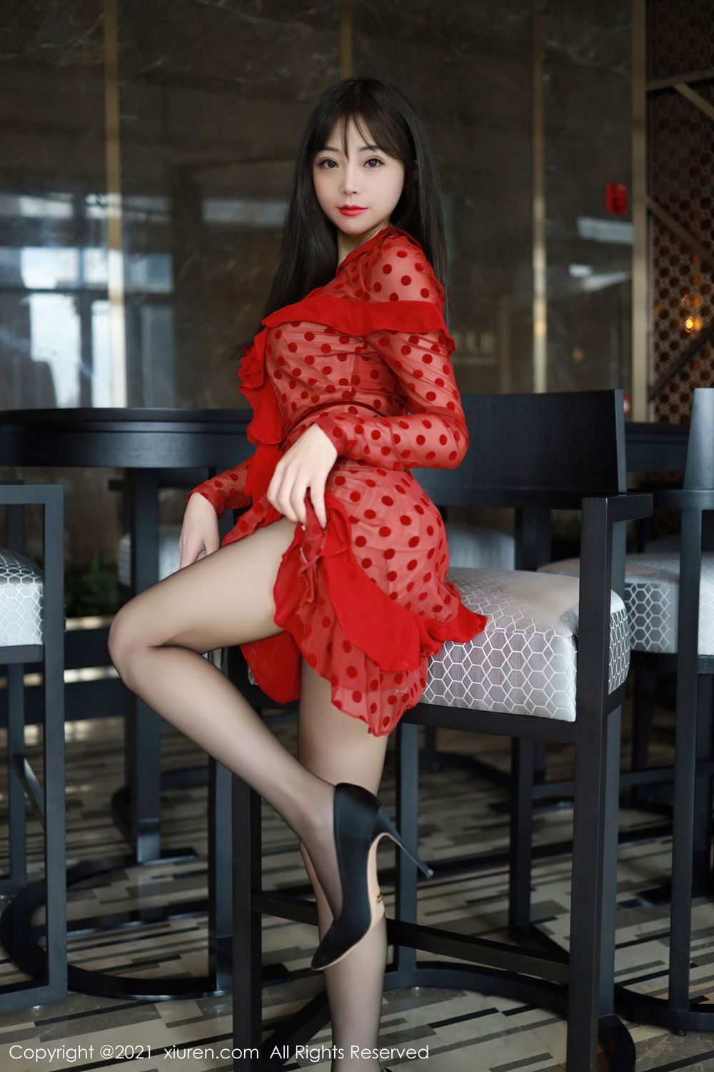 美女模特佘贝拉bella丝袜美腿红色连衣裙系列广州旅拍