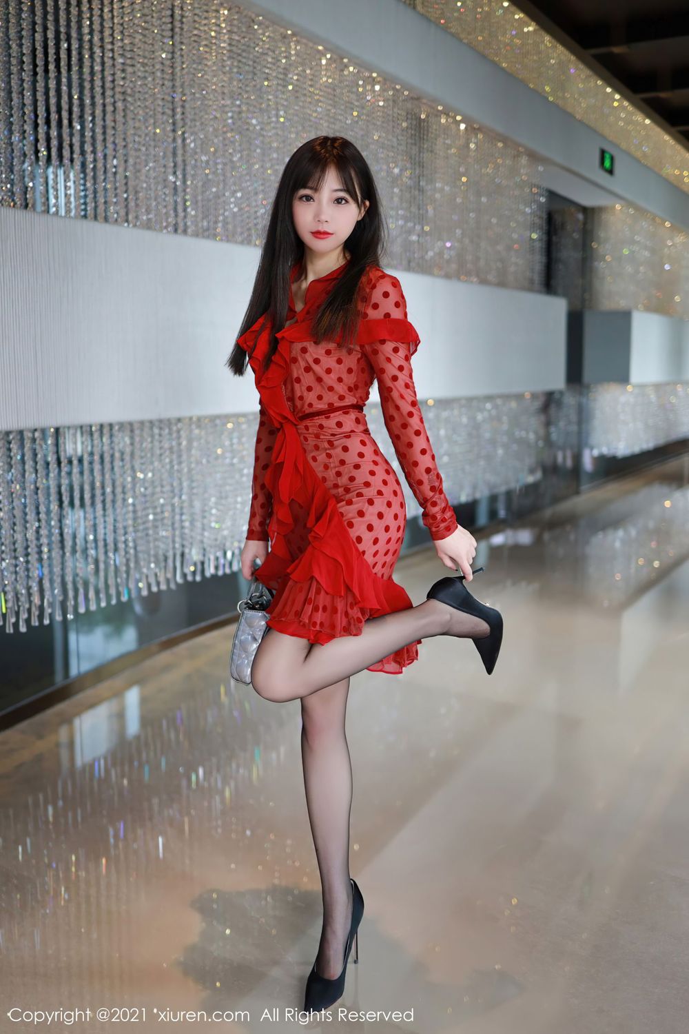 美女模特佘贝拉bella丝袜美腿红色连衣裙系列广州旅拍