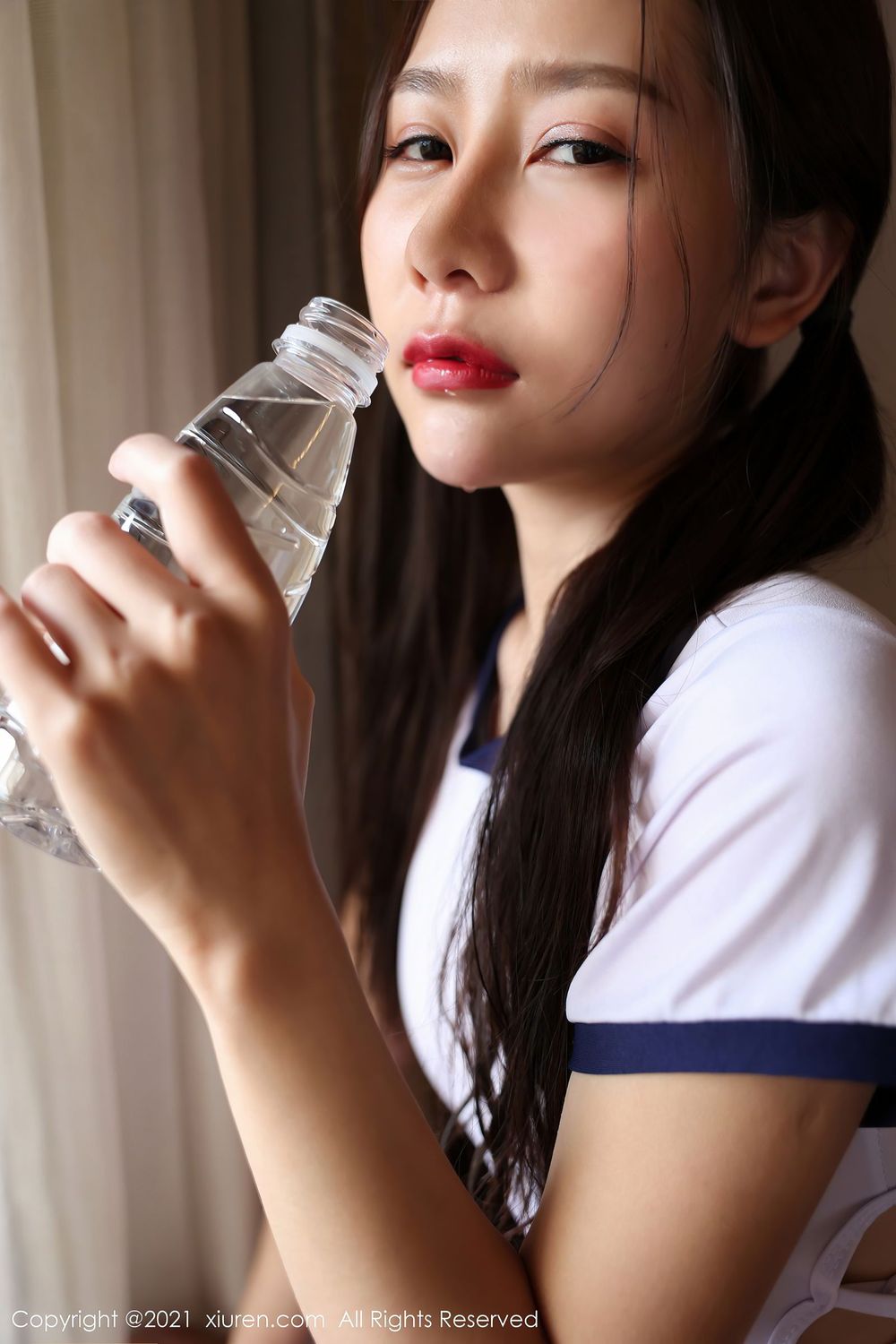 美女模特尹甜甜双马尾学生连体衣浴室湿身系列写真