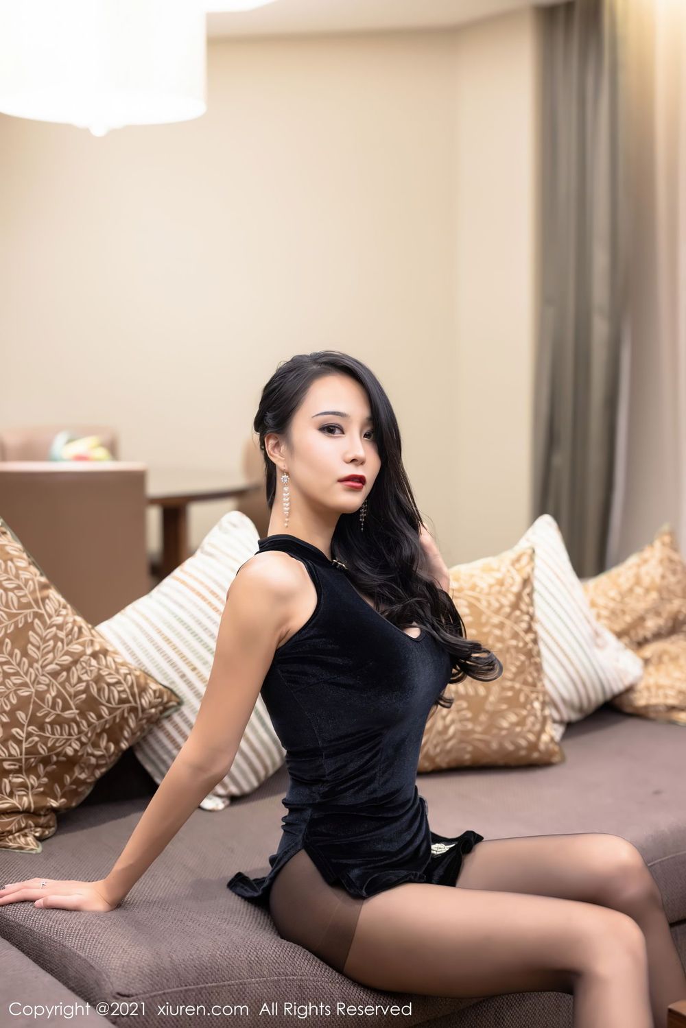 美女模特蓝夏Akasha古典旗袍与黑丝美腿系列动人写真