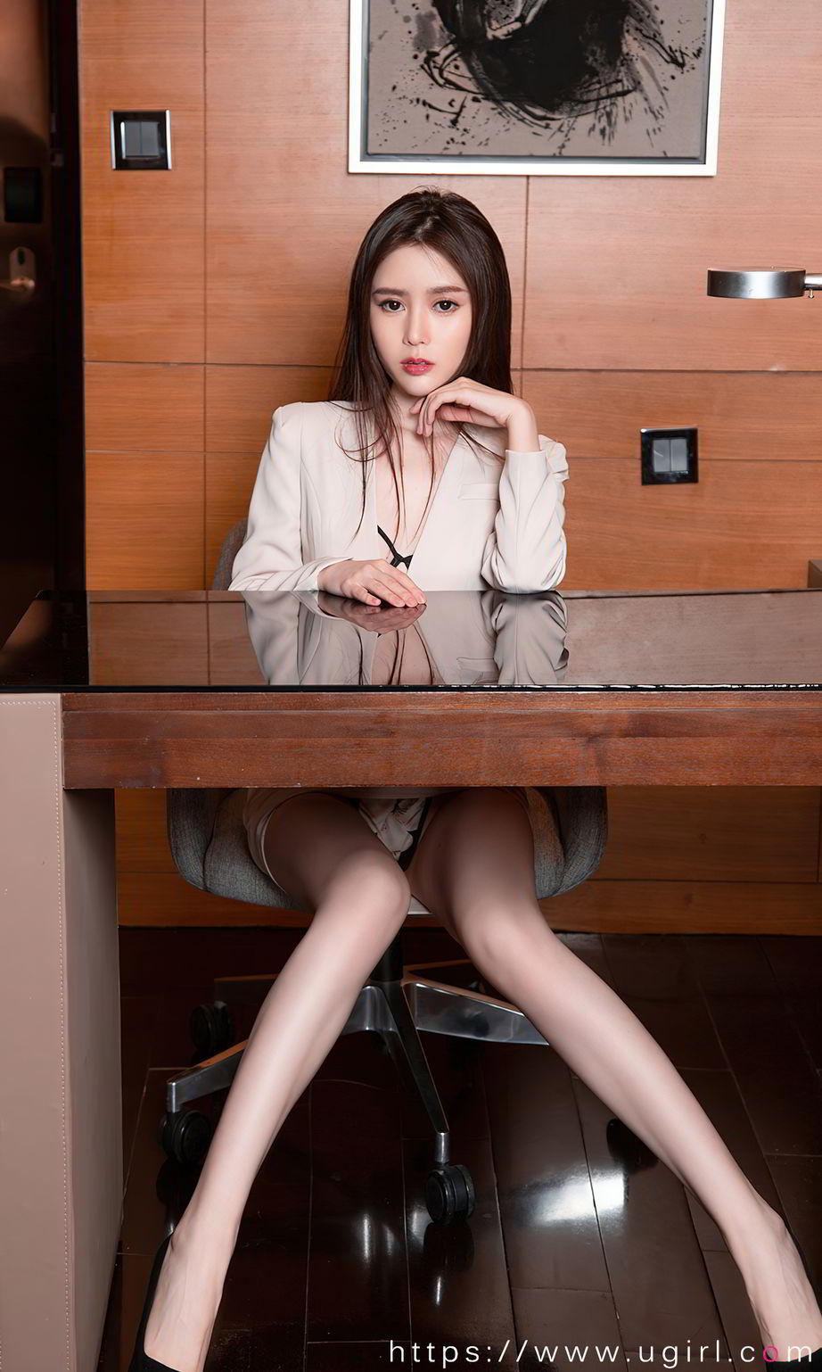 美女模特吴雪瑶职场御姐修长美腿情趣内衣系列写真