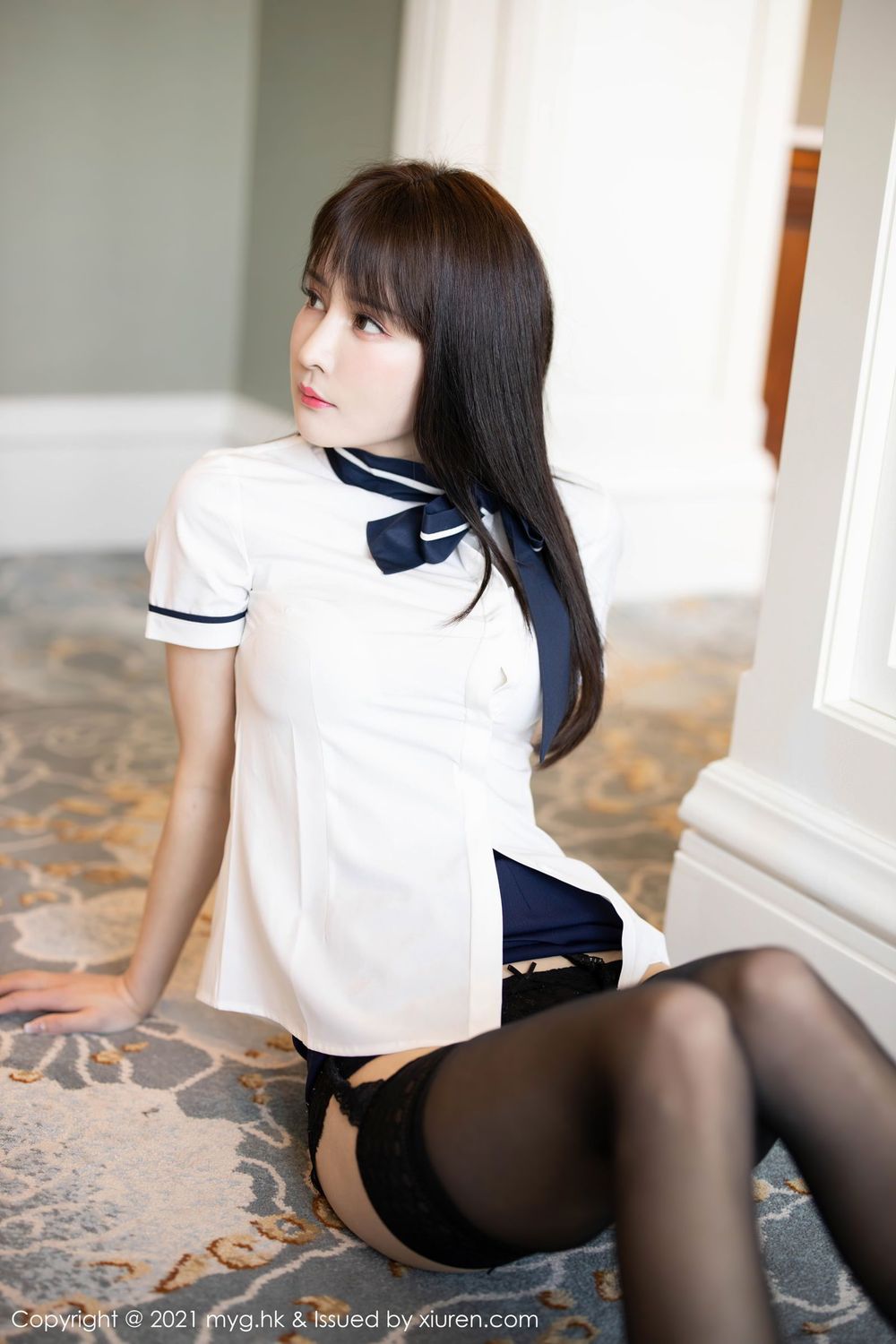 美女模特蔡文钰Abby黑短裙白衬衫与黑丝吊袜诱人写真