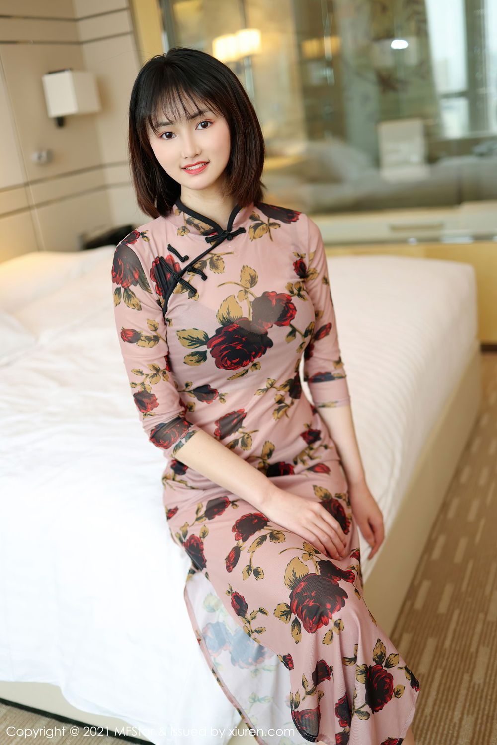 新人模特墨韩巡礼古典旗袍修长美腿系列首套写真