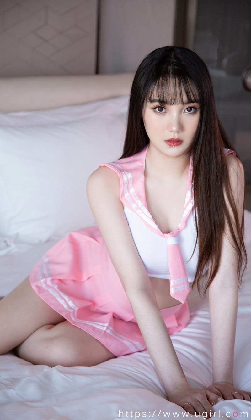 美女模特尤果肉肉粉红色初恋樱花JK制服学妹装扮性感写真