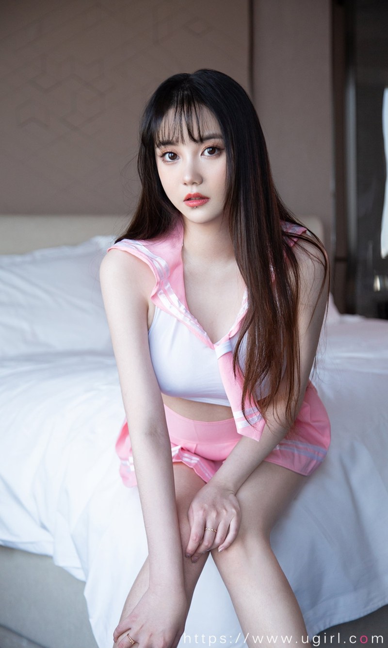 美女模特尤果肉肉粉红色初恋樱花JK制服学妹装扮性感写真