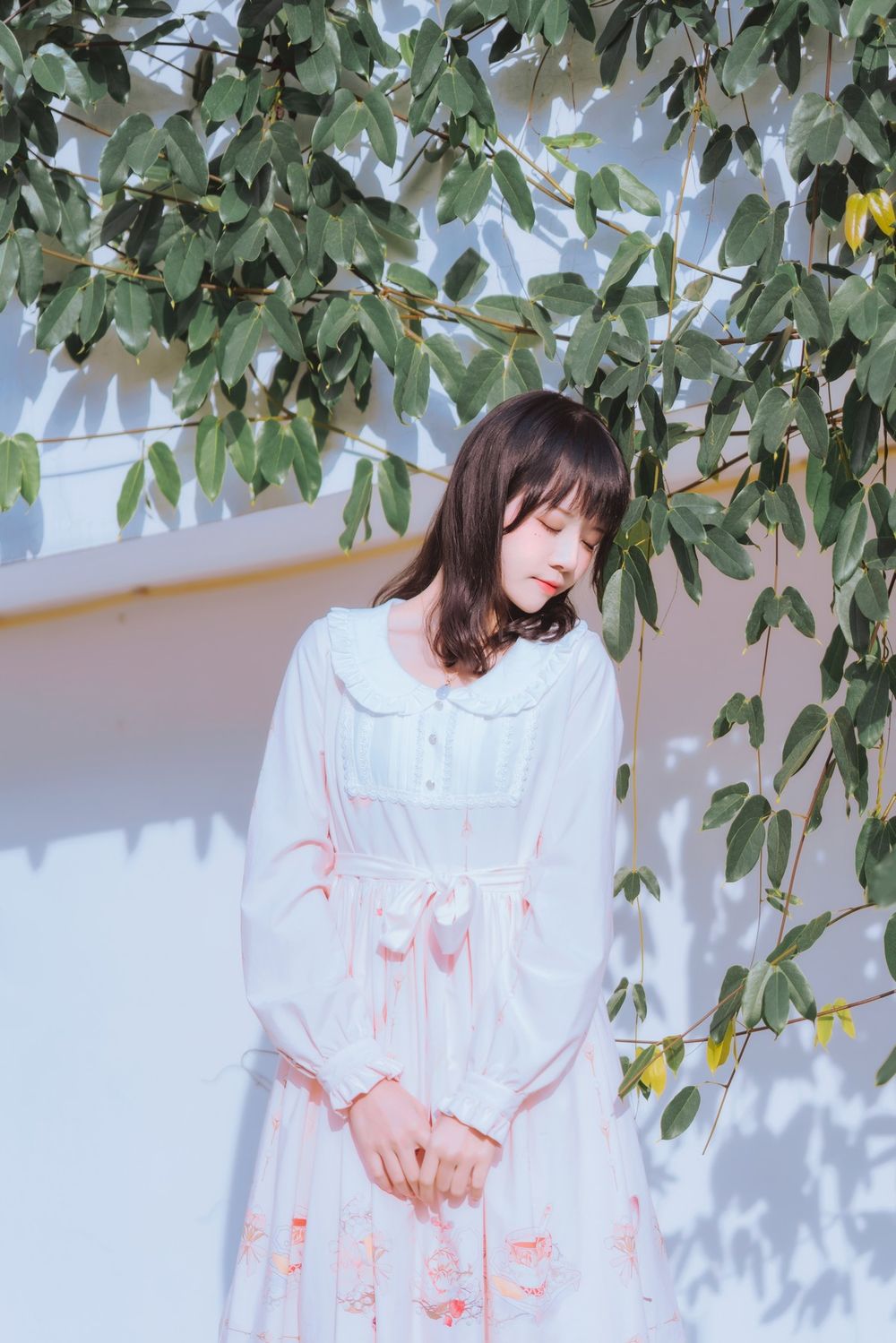 COSER桜桃喵粉色服饰+清纯连身裙秀完美身材户外写真