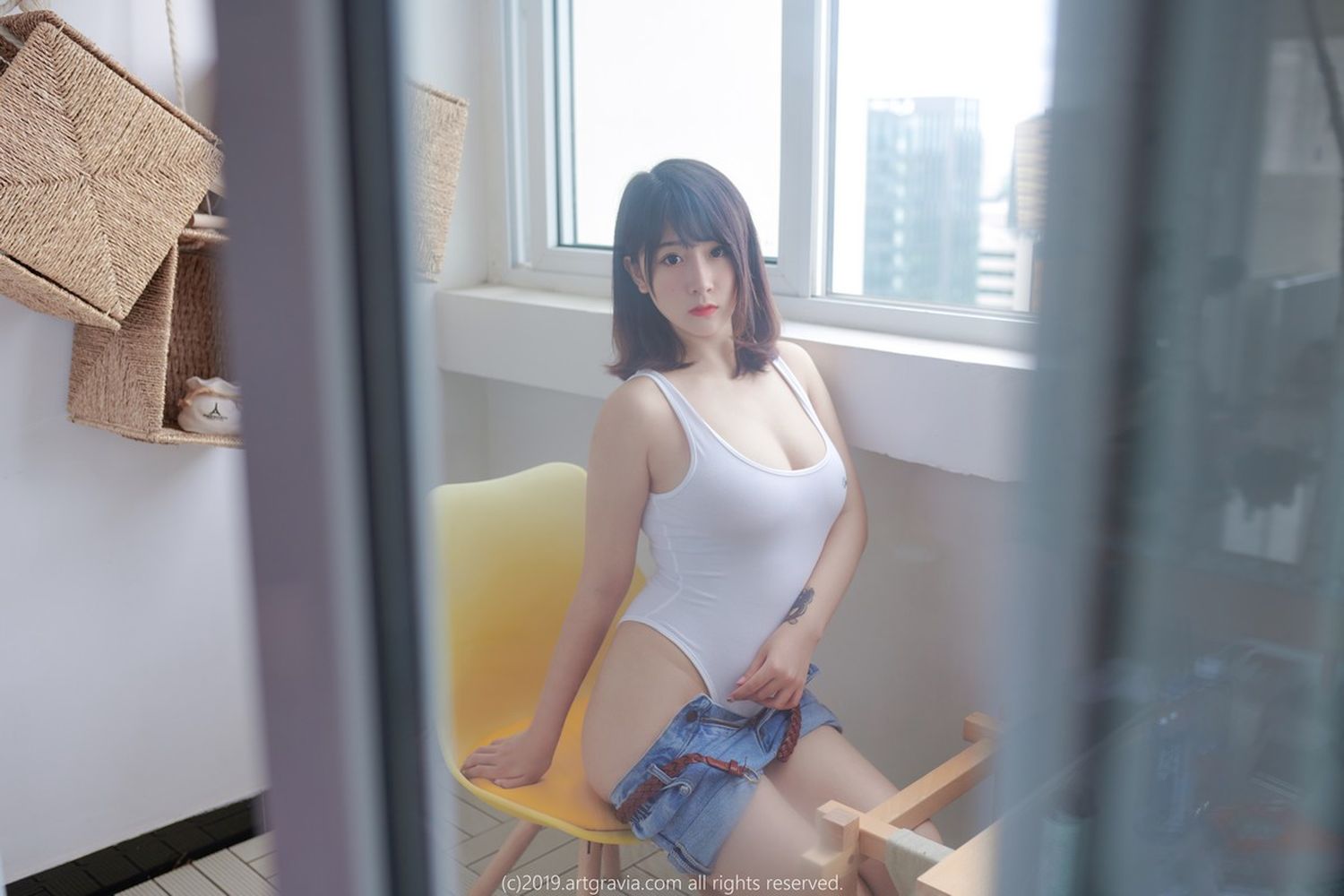 美女模特猫九酱Sakura高叉连体衣+牛仔热裤撩人写真