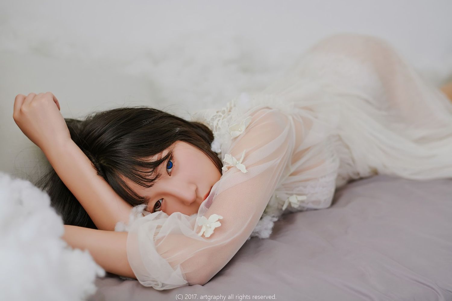 美女模特姜仁卿白色缕空吊裙秀完美身材私房写真