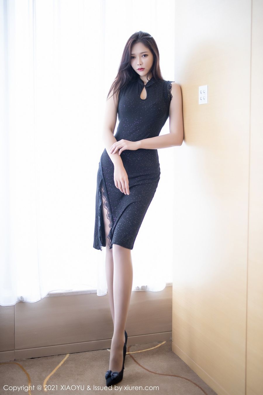 美女模特小娜比优雅礼裙丝袜美腿妖娆系列性感写真