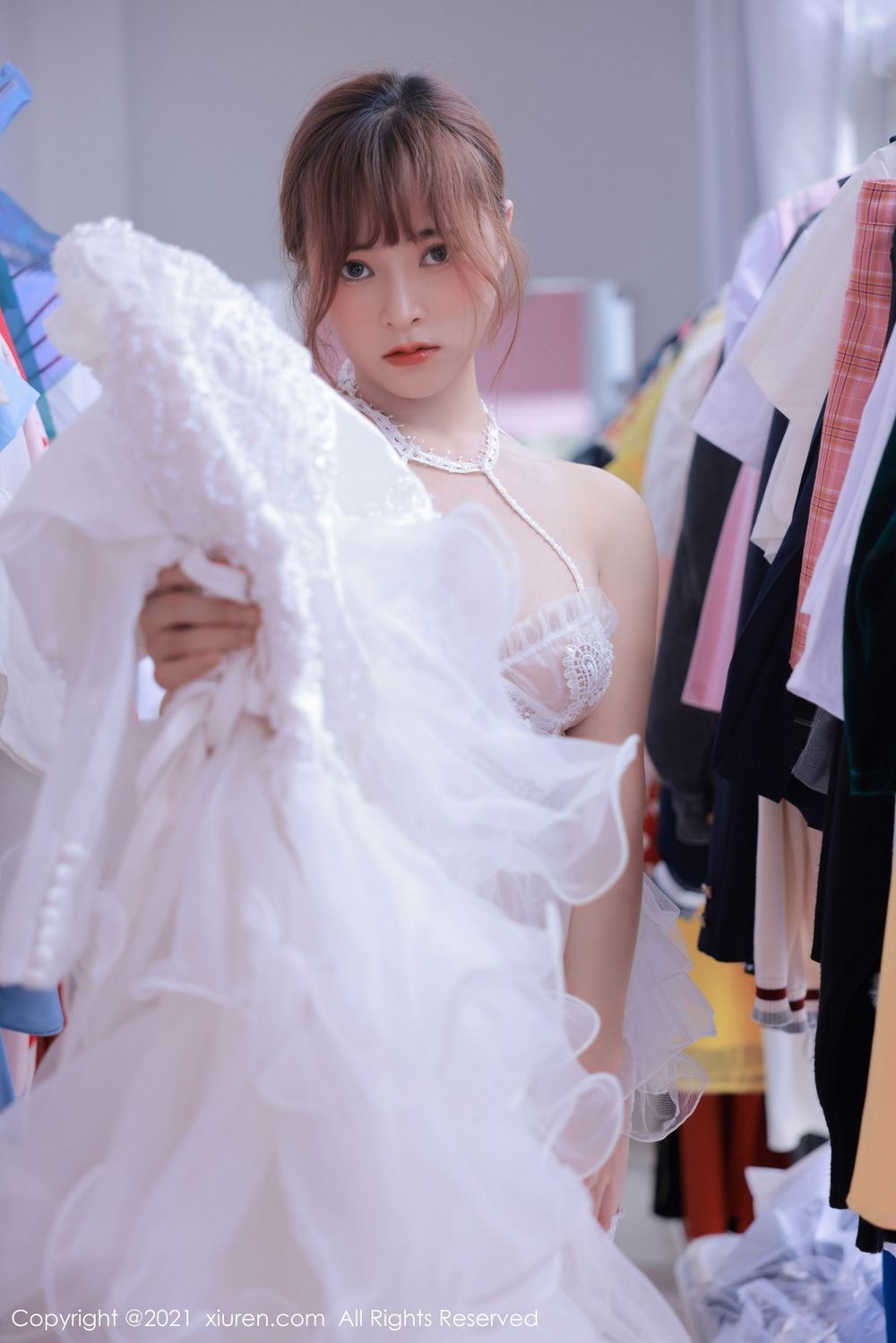 美女模特奈沐子白色婚纱丝袜美腿童颜巨乳性感写真