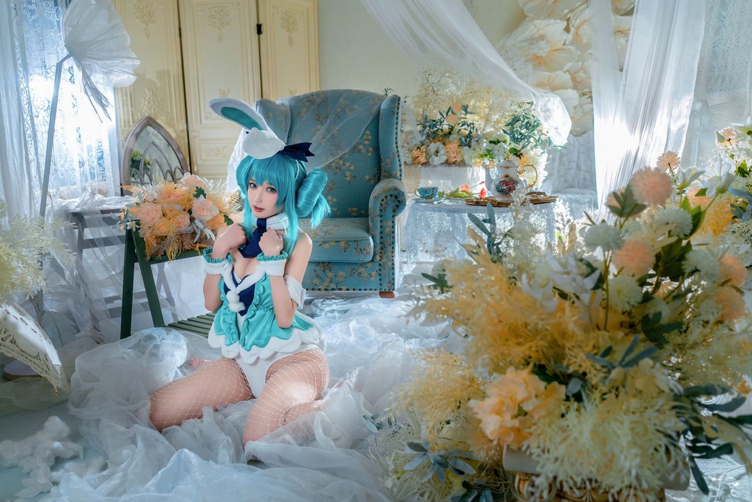 动漫博主阿包也是兔娘兔女郎装扮COS初音未来白兔miku美图