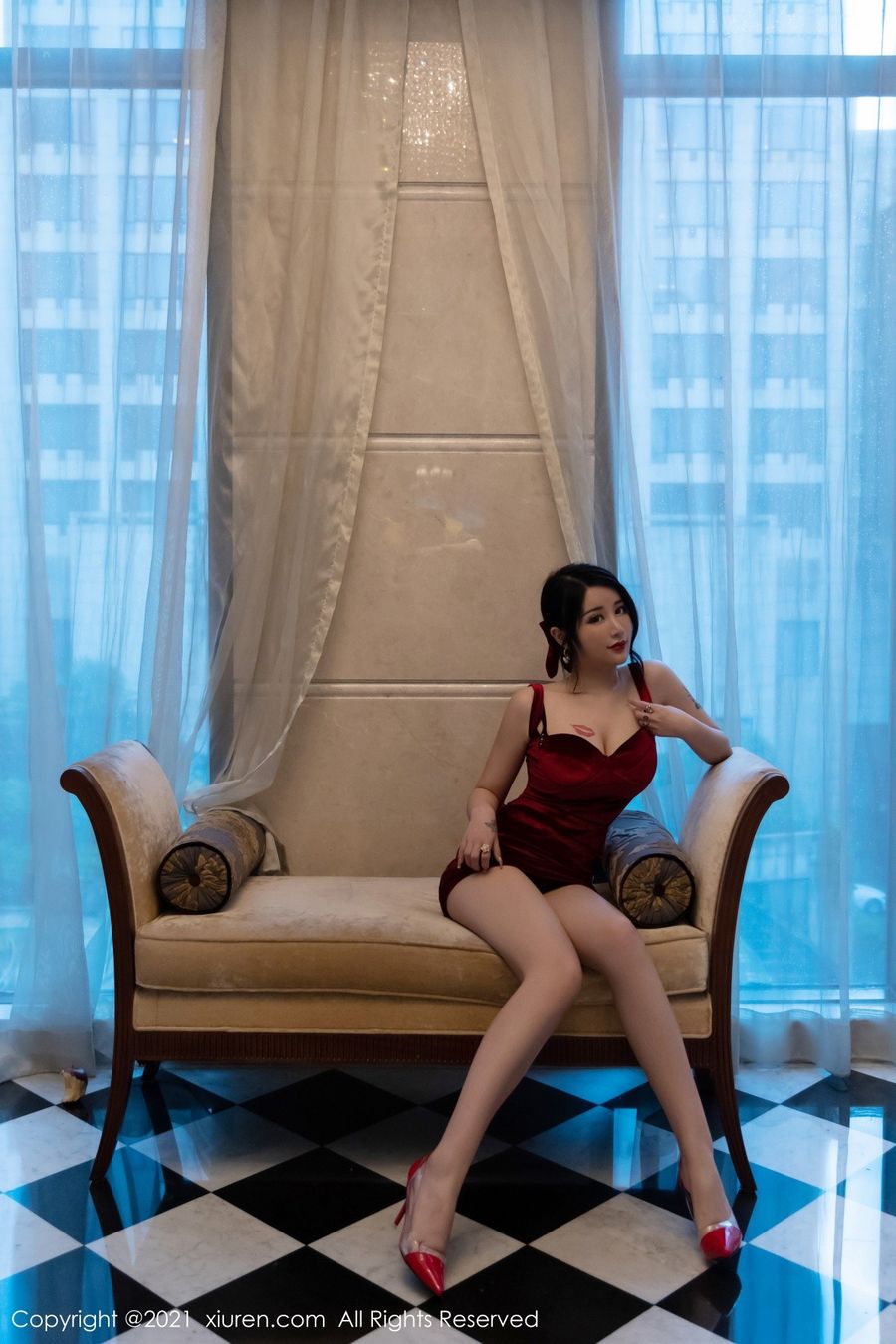 美女模特美七Mia红色紧身衣内衣系列主题性感写真