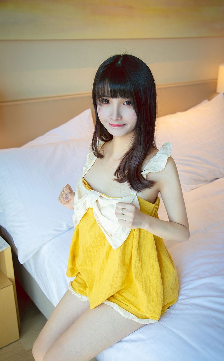 尤果猫猫黄色连衣裙她不是酸酸的柠檬精主题写真