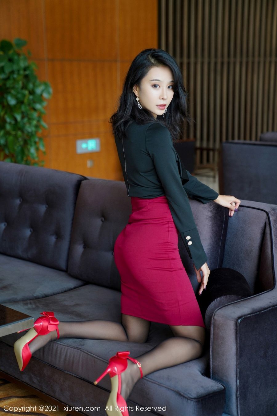 美女模特蓝夏Akasha黑丝美腿+蕾丝内衣OL系列北京旅拍