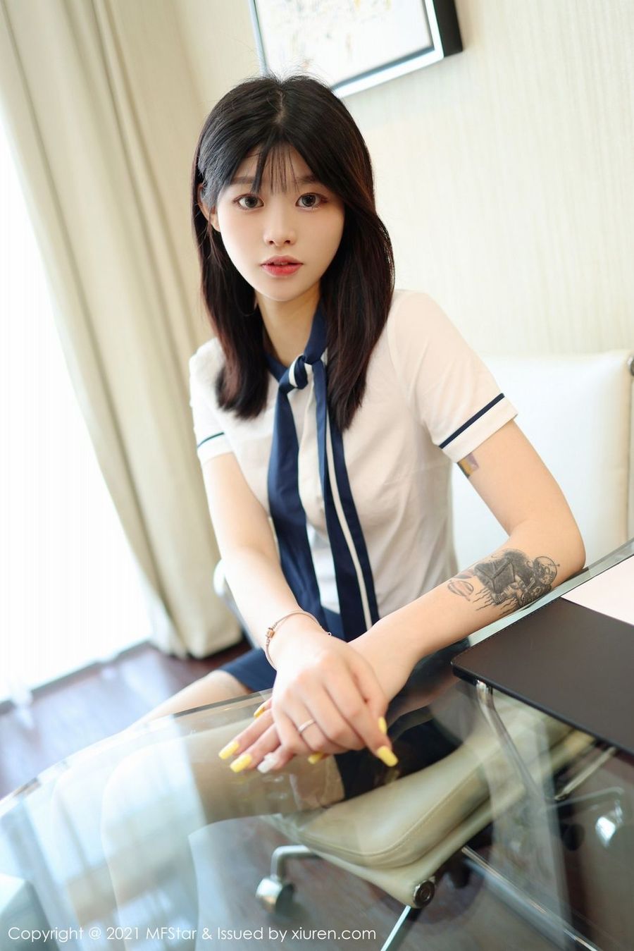 新人模特77qiqi校园风格学生装丝袜系列首套写真