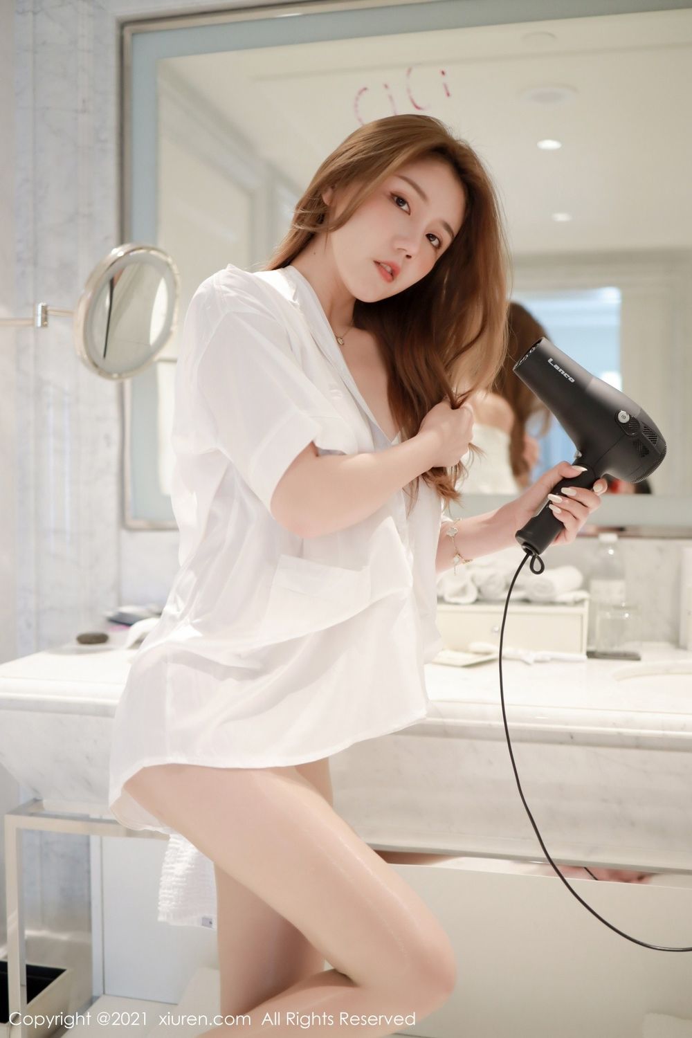 美女模特夏西CiCi白衬衫与黑色内衣丝袜系列澳门旅拍