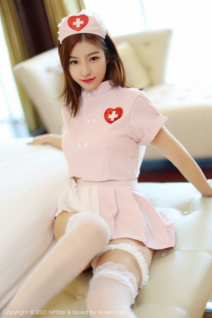 美女模特人间荒糖粉色护士情趣制服系列性感写真