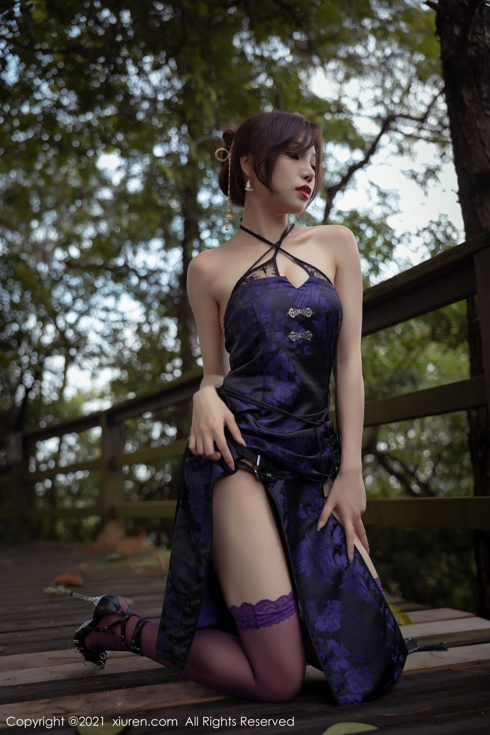 性感女神芝芝Booty紫色旗袍+紫色丝袜系列迷情套图