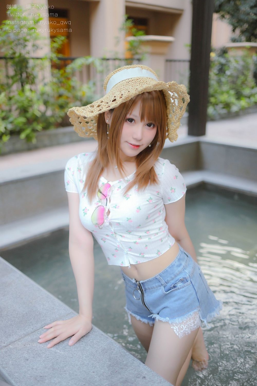 网络美女Nyako喵子温泉牛仔裤蕾丝内裤湿身系列写真