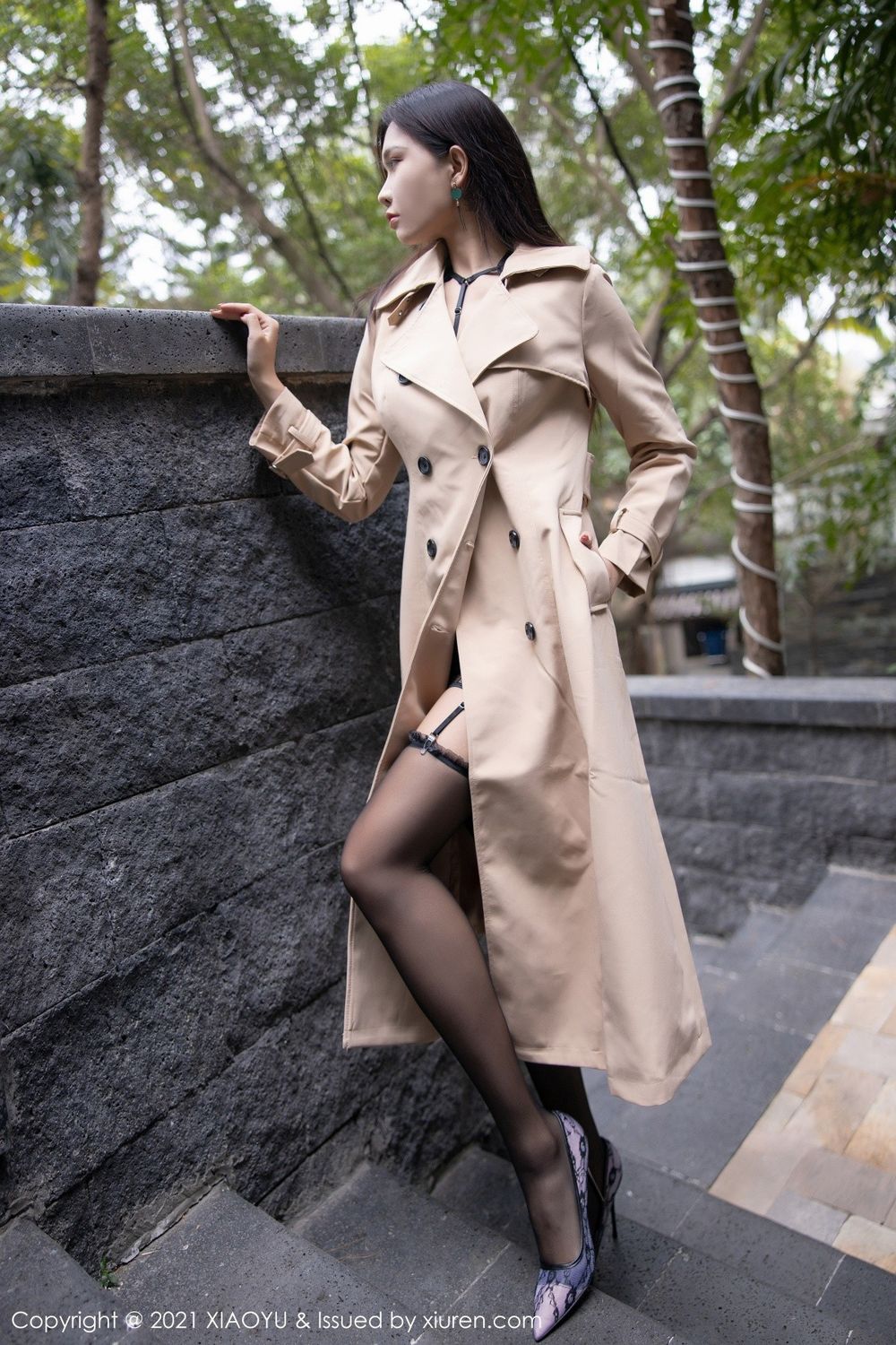 美女模特小娜比黑丝美腿大气风衣情趣系列性感写真