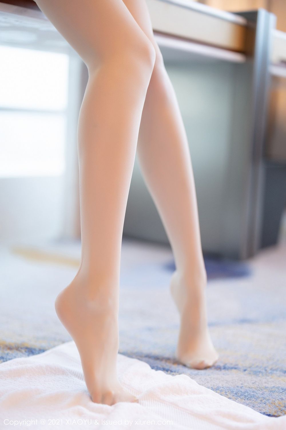 美女模特梦心玥真空粉色服饰丝袜美腿极致性感写真