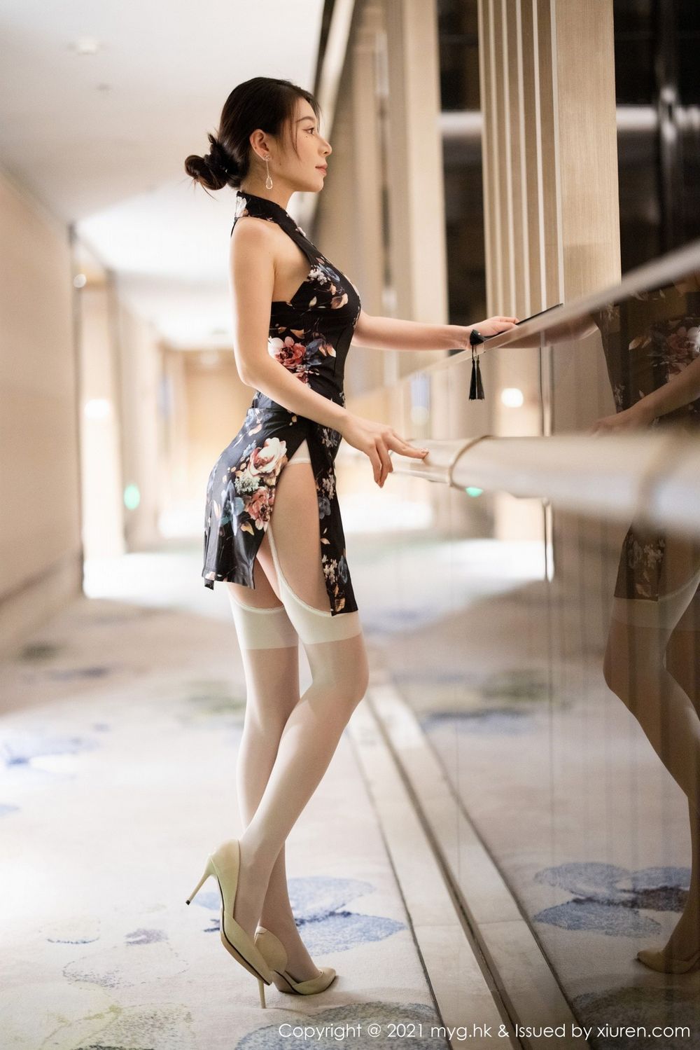 美女模特vetiver嘉宝贝儿古典旗袍与丝袜美腿杭州旅拍