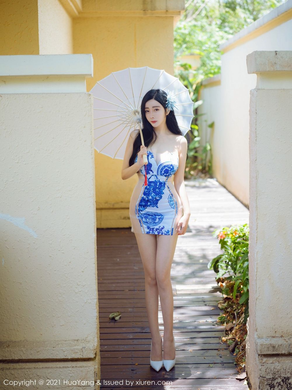 美女模特允爾一把油纸伞+青花瓷服饰系列朔阳旅拍