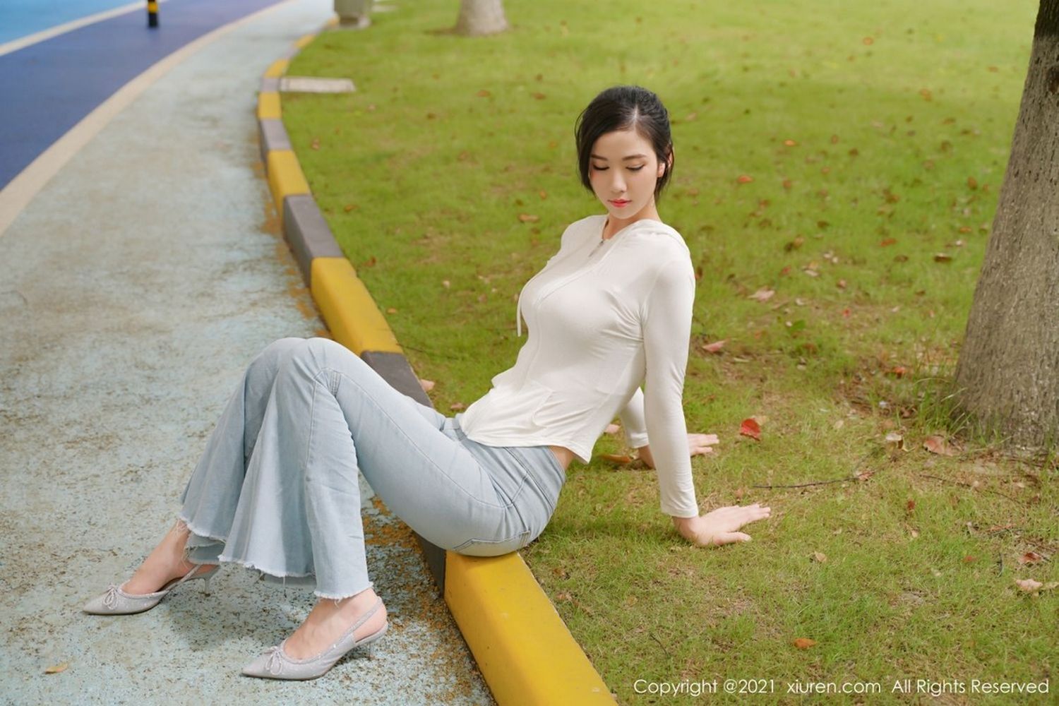 美女模特李雅柔高挑迷人身姿机舱拍摄系列性感写真