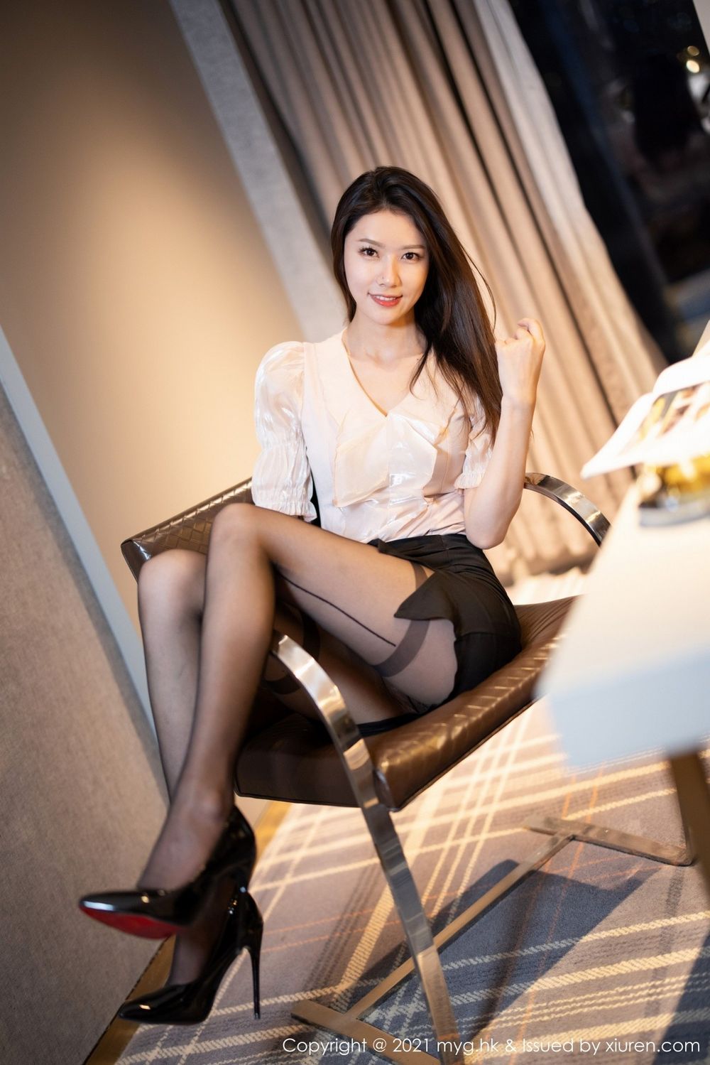 美女模特方子萱黑丝美腿高挑身材都市OL系列杭州旅拍