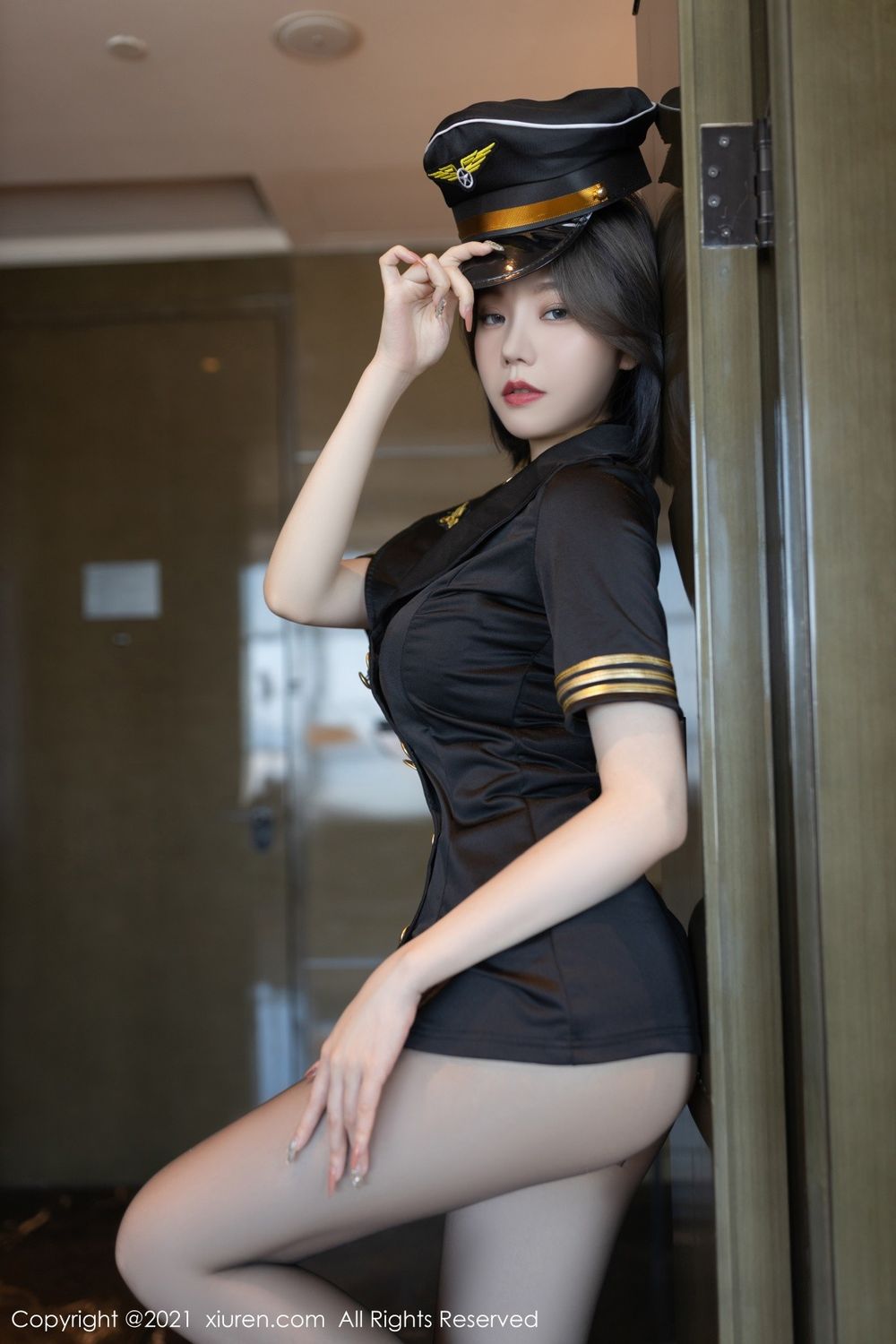 美女模特安然Maleah黑丝美腿空姐制服系列重庆旅拍
