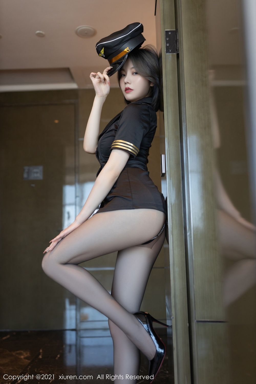 美女模特安然Maleah黑丝美腿空姐制服系列重庆旅拍
