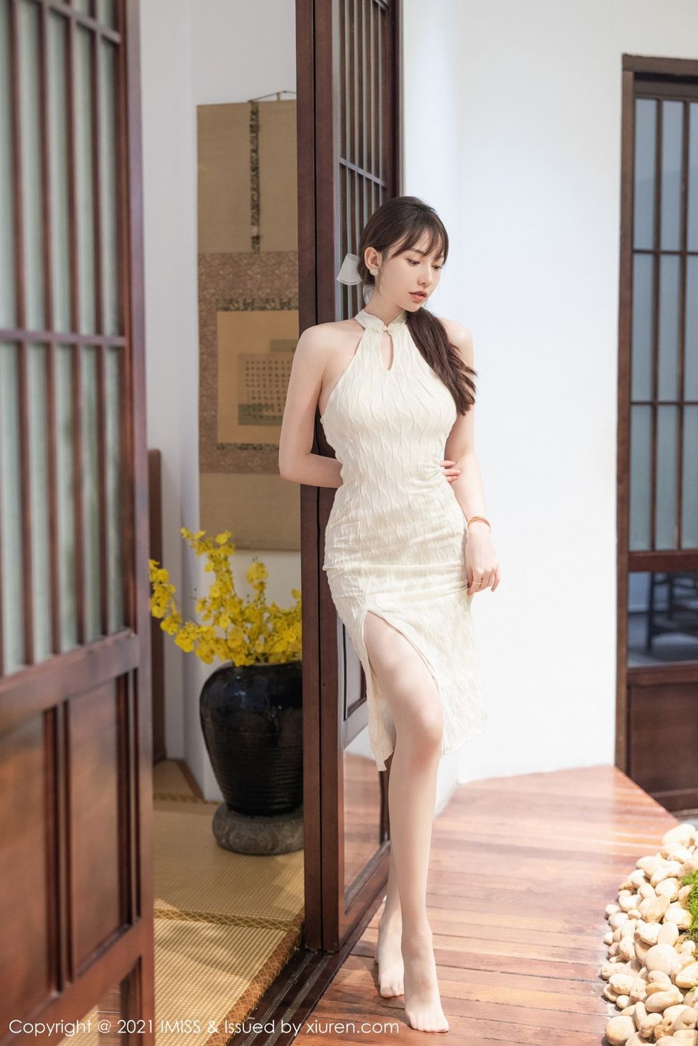 气质女神Lynn刘奕宁茶室礼裙+时尚动人街拍性感写真