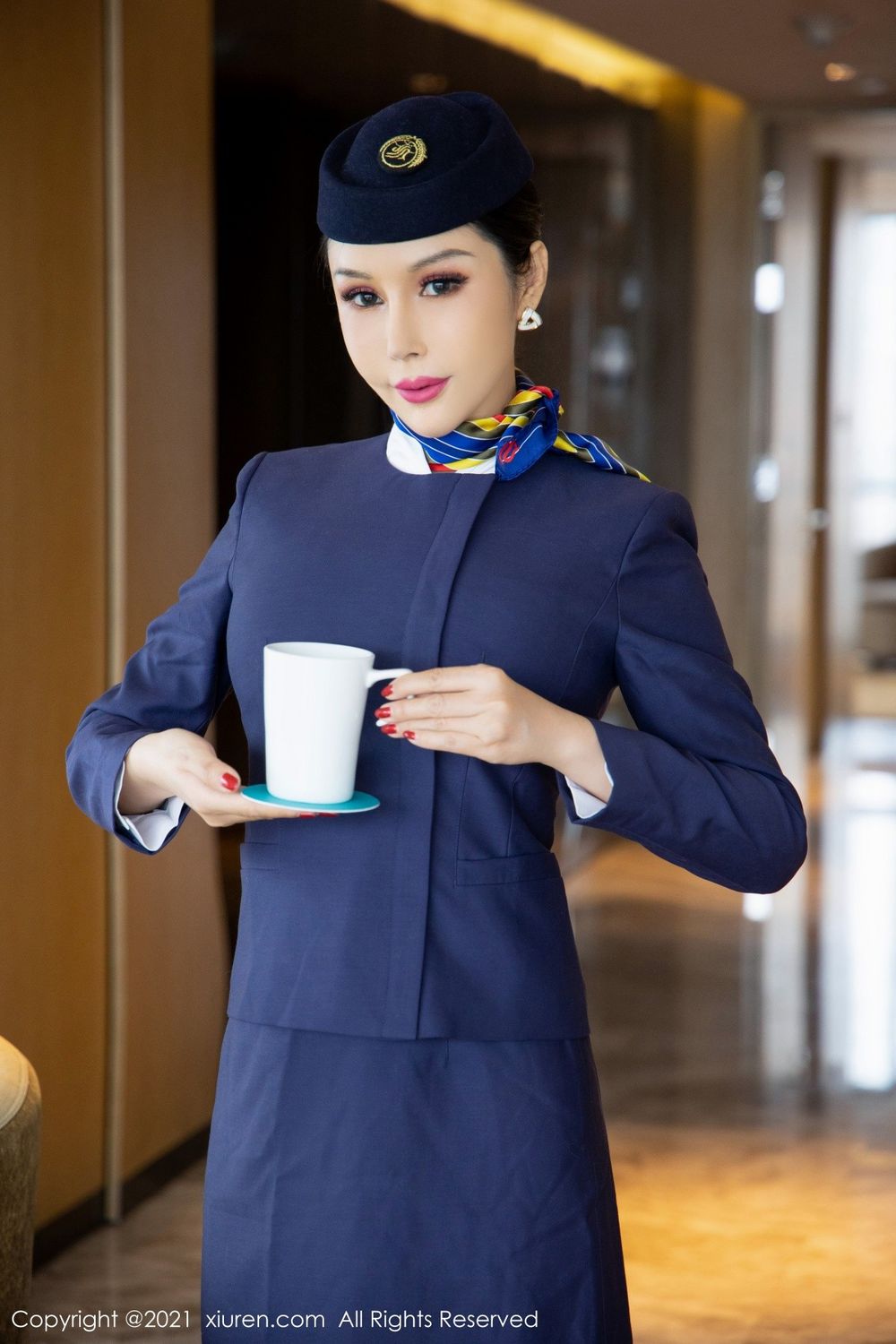 性感御姐田冰冰空姐制服OL着装+高挑身材三亚旅拍