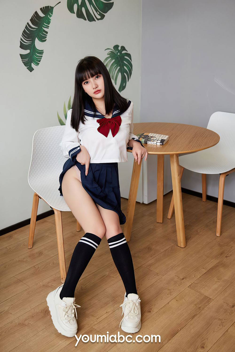 美女模特小尤奈长筒袜学生妹装扮JK制服系列写真