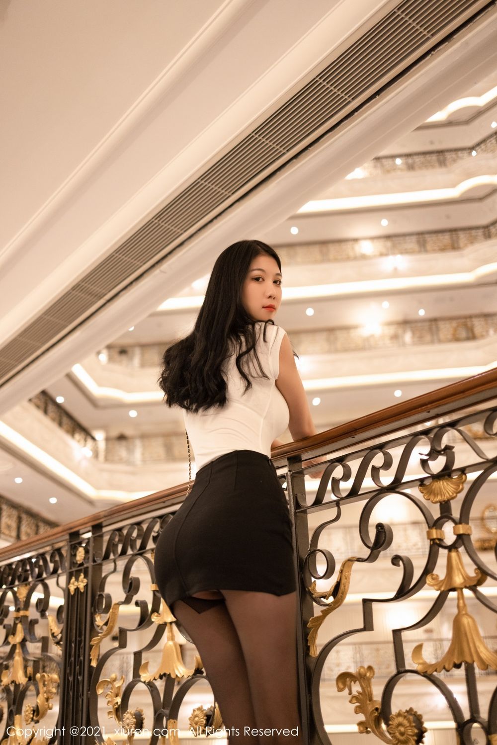 美女模特李雅柔高挑身姿黑丝美腿都市系列性感写真
