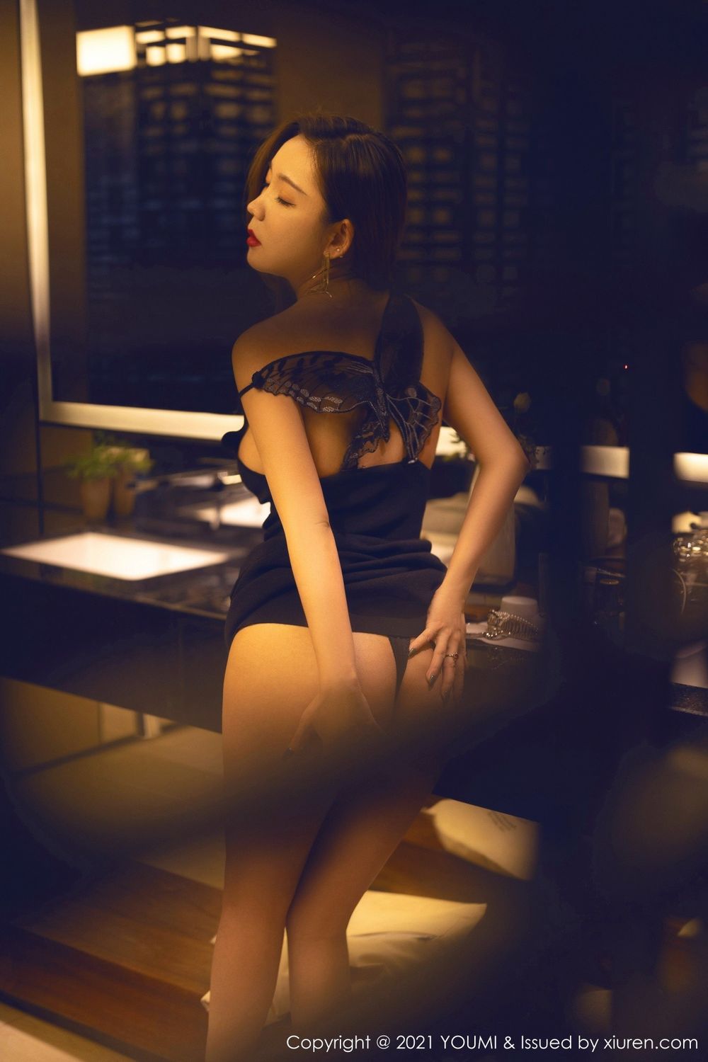 美女模特艾静香黑色礼裙婀娜身段风韵系列成都旅拍