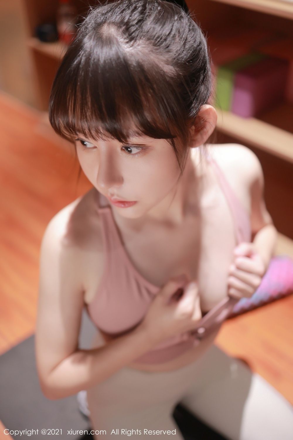 新人模特韩希蕾健身房紧身裤运动内衣服饰性感写真